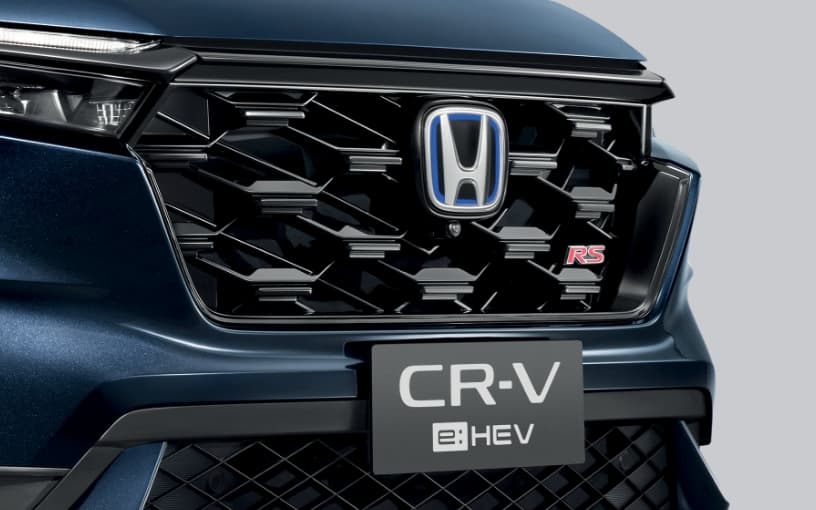 กระจังหน้าดีไซน์ใหม่ สีดำ Piano Black พร้อมสัญลักษณ์ RS